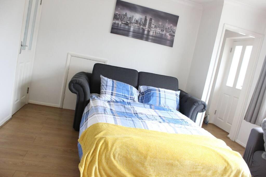 Private & Comfortable 2 Bedroom Home Away From Home Stanwell Buitenkant foto