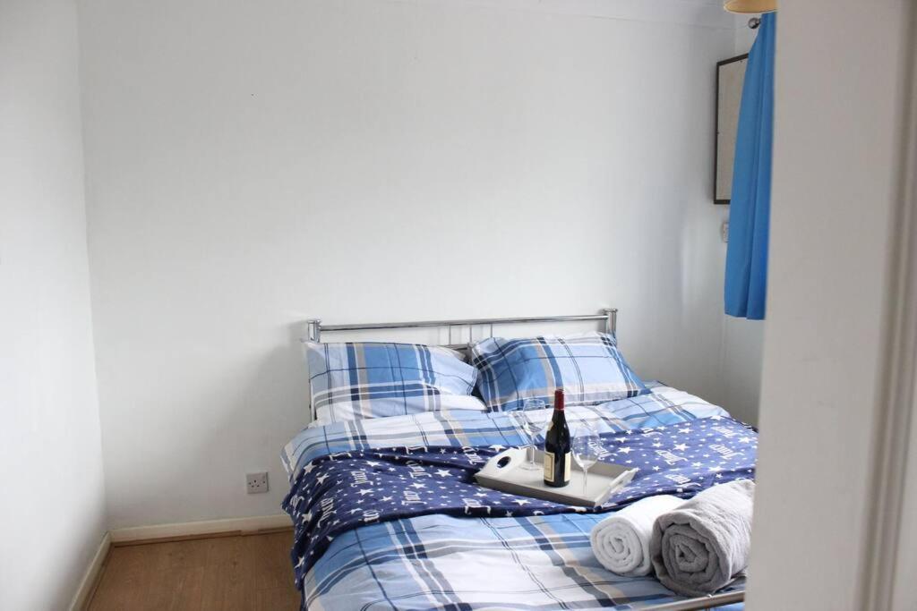 Private & Comfortable 2 Bedroom Home Away From Home Stanwell Buitenkant foto