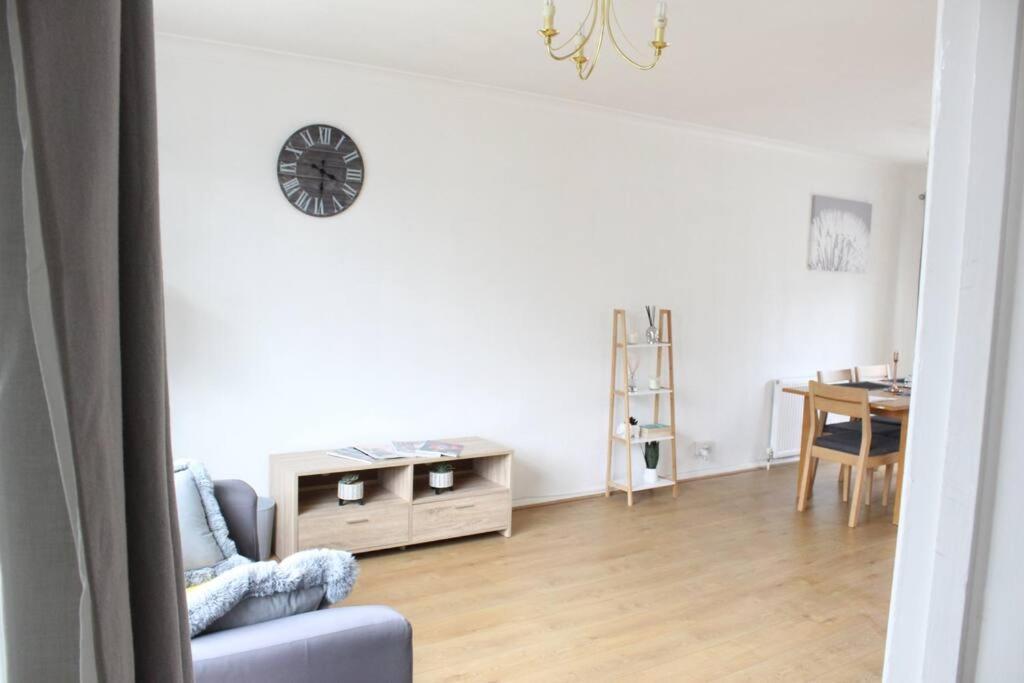 Private & Comfortable 2 Bedroom Home Away From Home Stanwell Buitenkant foto