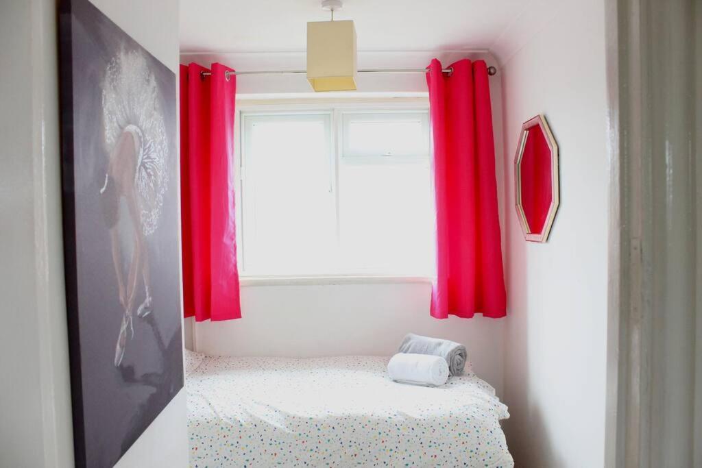 Private & Comfortable 2 Bedroom Home Away From Home Stanwell Buitenkant foto